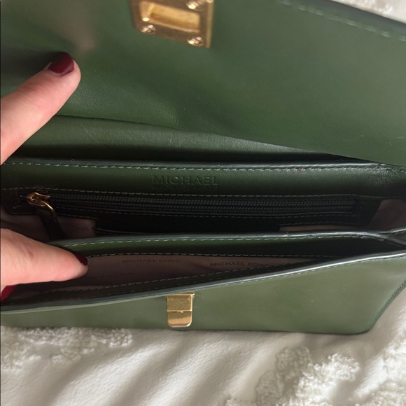Michael Kors Green Crossbody Bag with Gold Chain - Picture 10 of 11